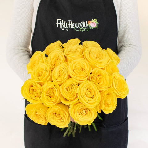 Brighton Yellow Wholesale Roses Bunch in a Hand