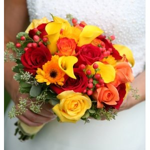 Rose Mini Calla and Gerbera Daisy Wholesale DIY Flower Kit In a Hand