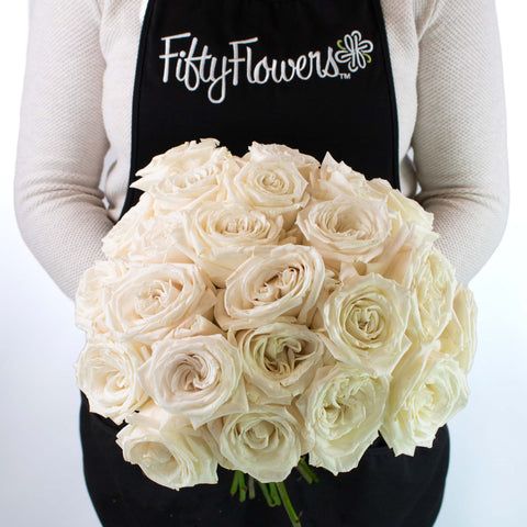 Playa White Rose Flower Bunch in Hand
