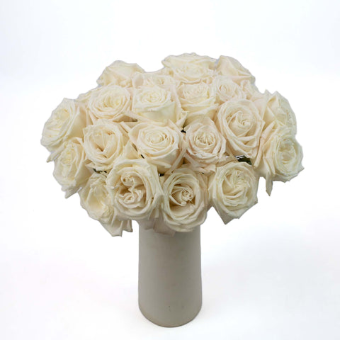 Playa White Rose Flower Bunch in Vase