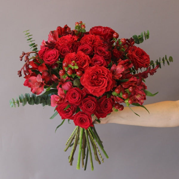 Red Rose Day Bouquet Flower in Hand