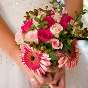 Rose Gerbera and Spray Rose Wholesale DIY Flower Kit In a Hand