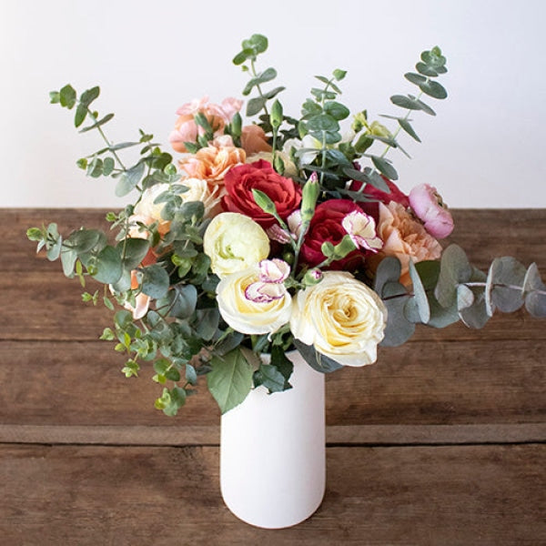 Simply Divine Peach Red Flower Bunch in Vase